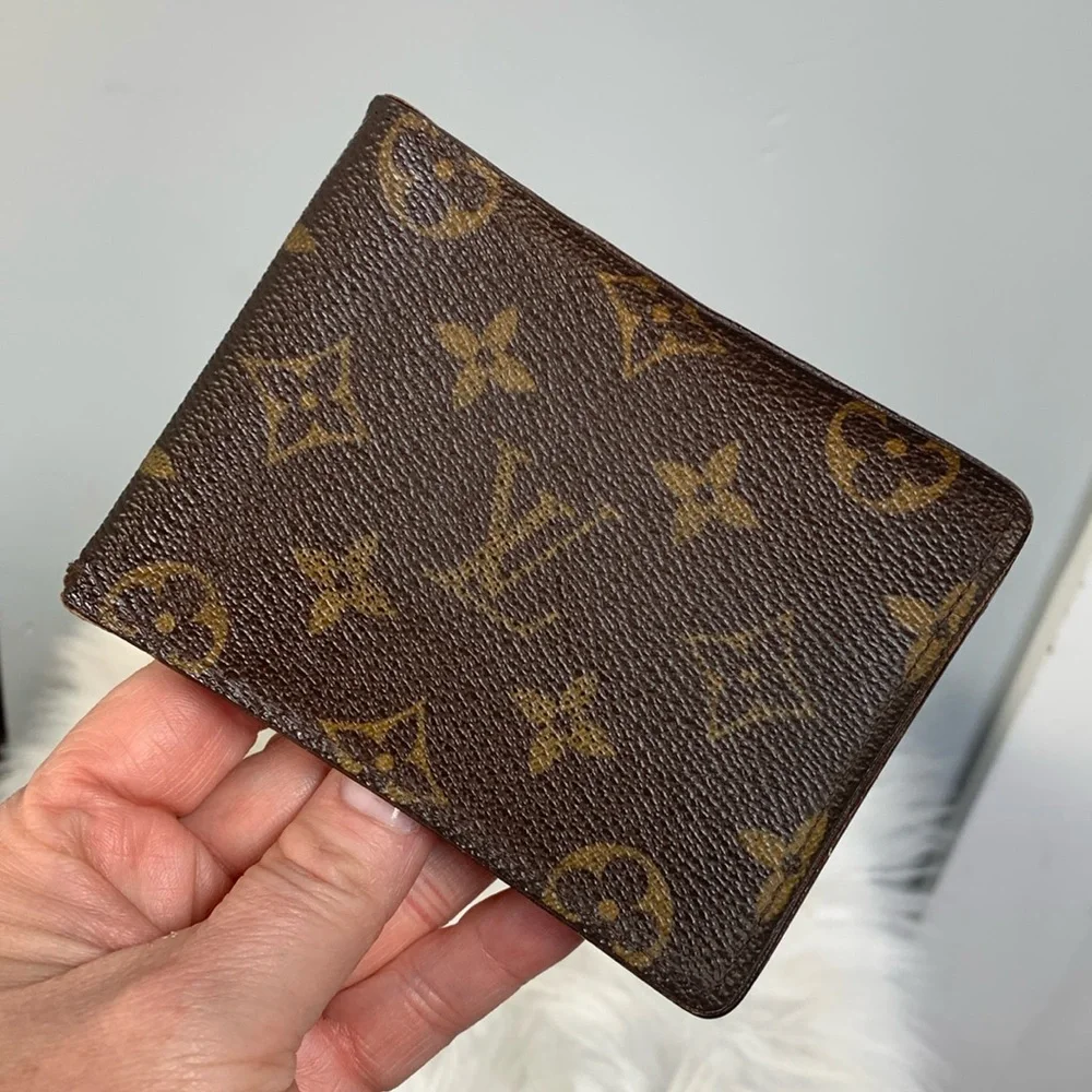 2008 authentic Louis Vuitton men’s multiple wallet